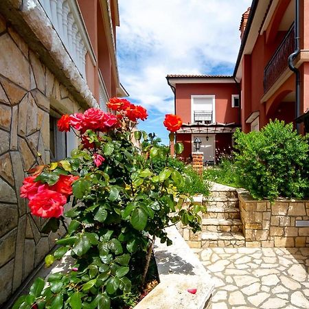Mistral Apartments Лопар Экстерьер фото