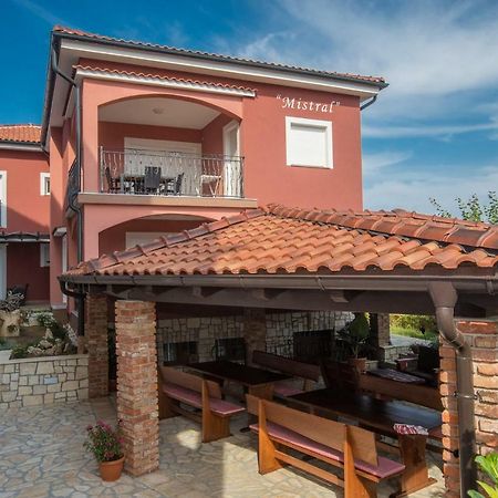 Mistral Apartments Лопар Экстерьер фото