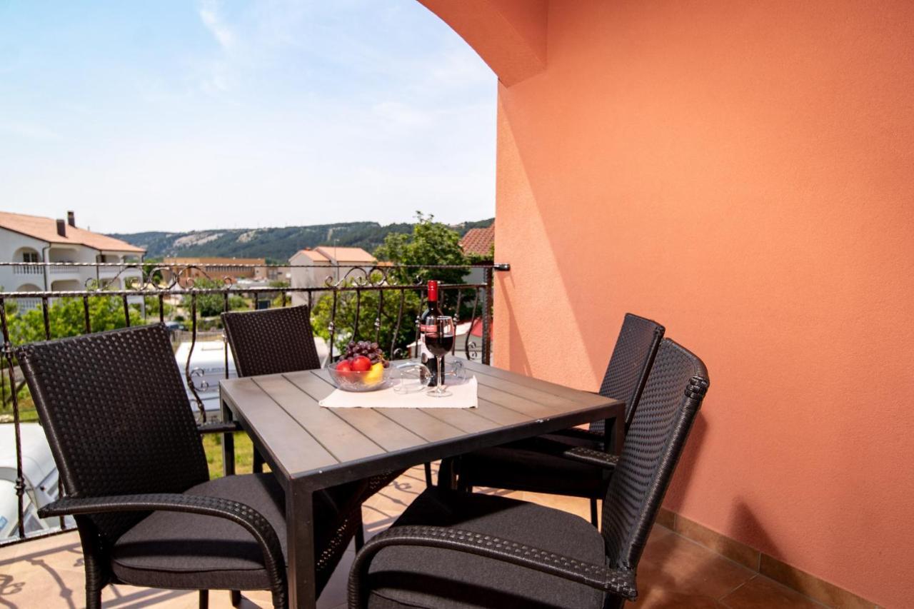 Mistral Apartments Лопар Экстерьер фото