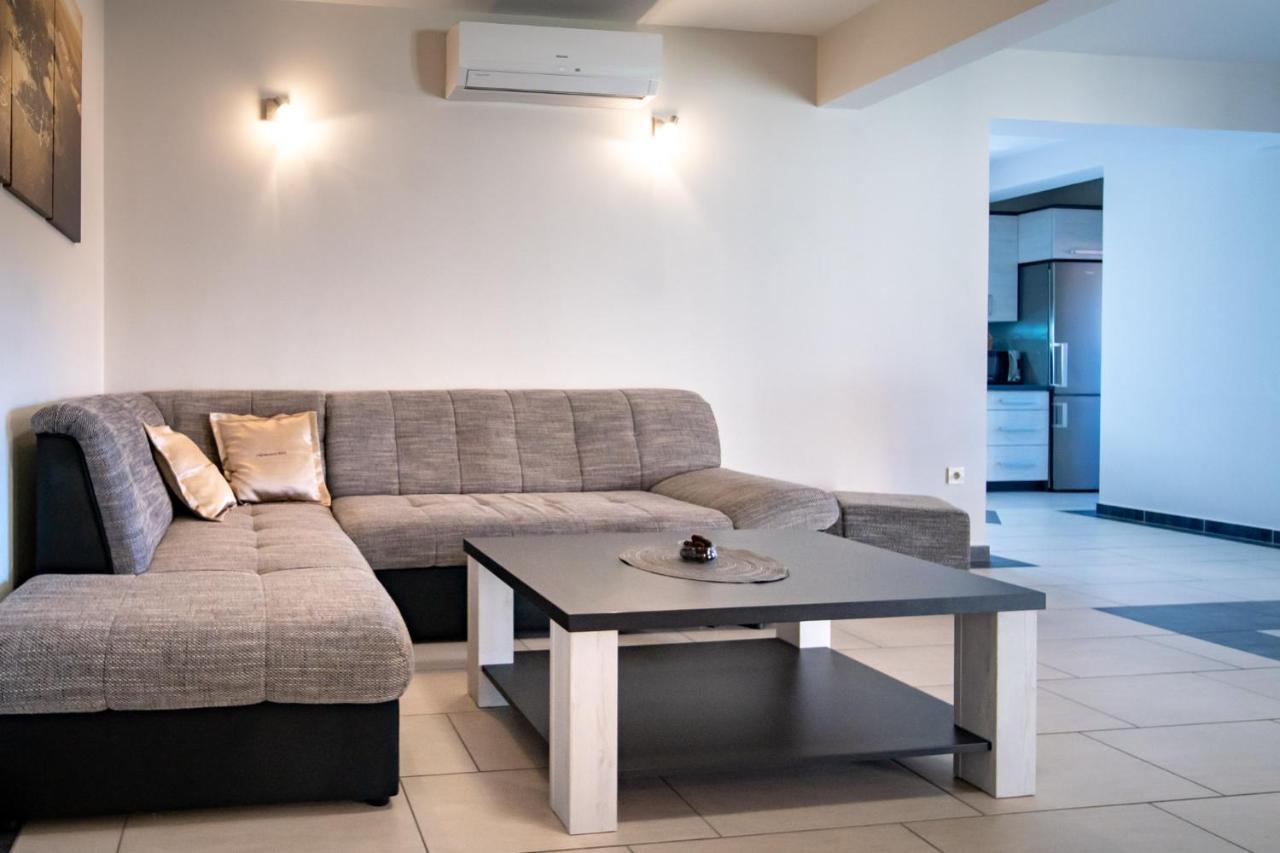 Mistral Apartments Лопар Экстерьер фото