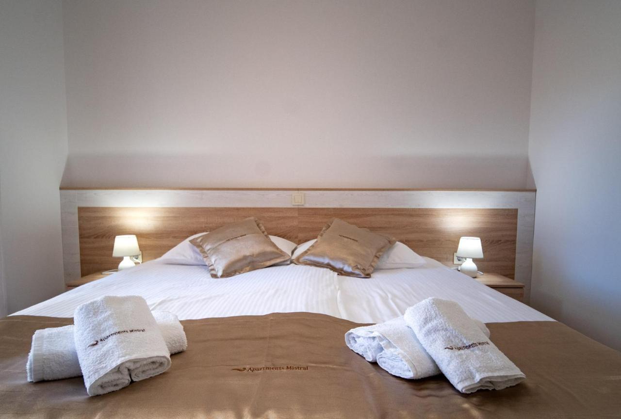 Mistral Apartments Лопар Экстерьер фото