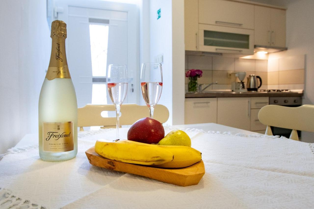 Mistral Apartments Лопар Экстерьер фото