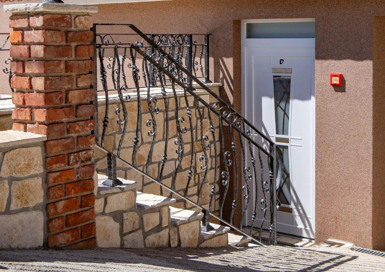 Mistral Apartments Лопар Экстерьер фото