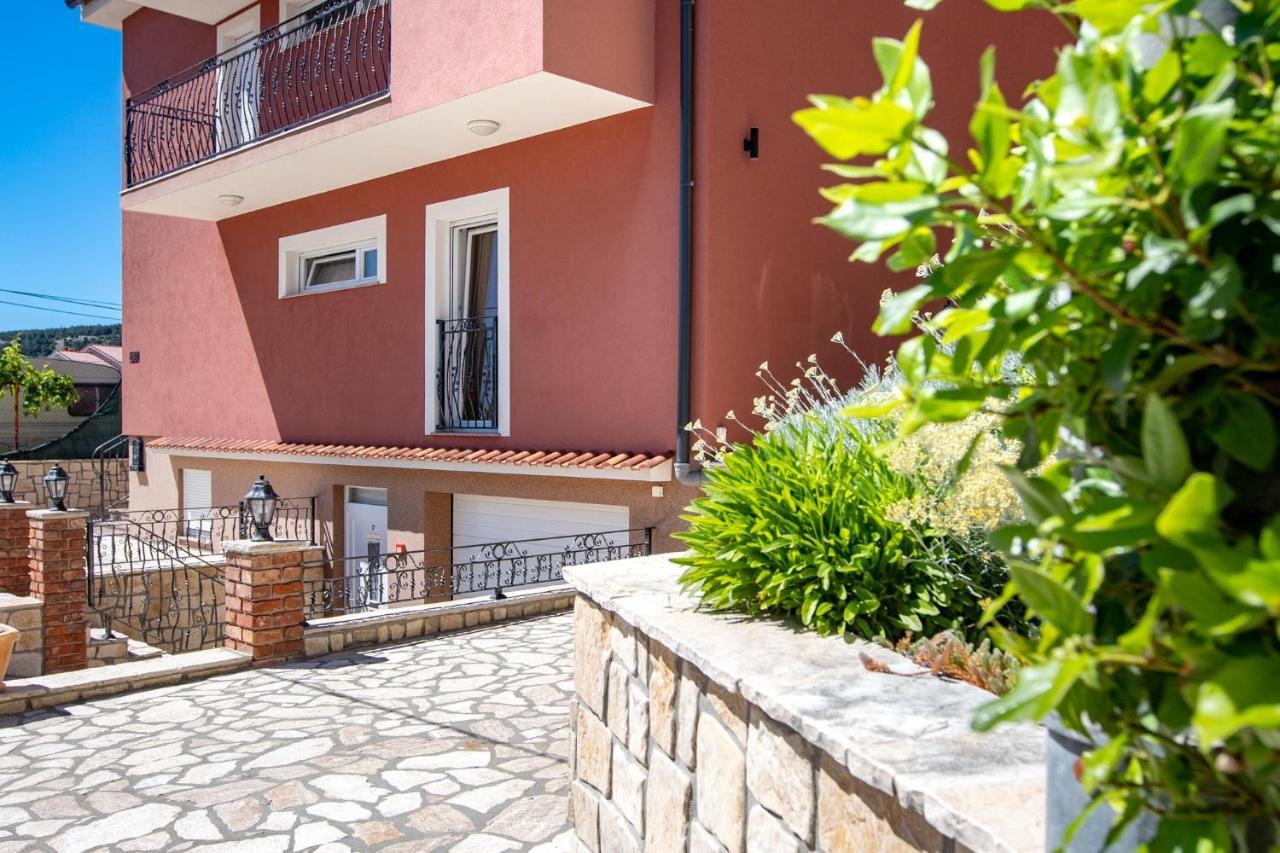 Mistral Apartments Лопар Экстерьер фото