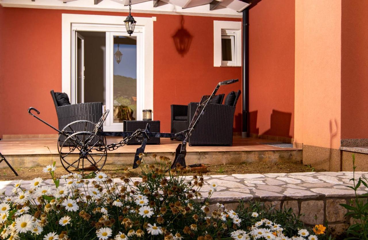 Mistral Apartments Лопар Экстерьер фото